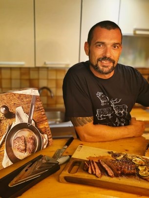 Goveđi odrezak u de Buyer tavi by David Skoko